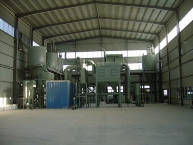 動(dòng)盤上裝有尺棒氣流粉碎機(jī)或錘頭、刀片等