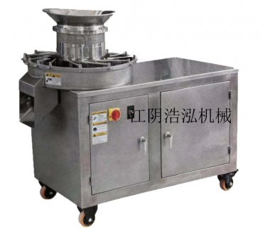 三維運動混合機由機座超微粉碎機、傳動系統(tǒng)、電器控制系統(tǒng)