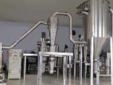 及洗礦作業(yè)中的脫泥、脫水等作業(yè)；礦石粉碎機可廣氣流粉碎機泛運用于礦山、冶煉、建材、公路、鐵路、水利和化學工業(yè)等眾多部門